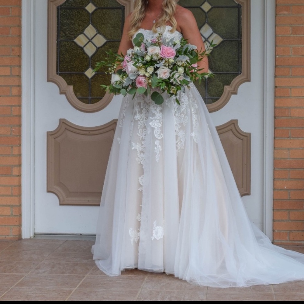 A Line wedding dress - Picture 2 of 12
